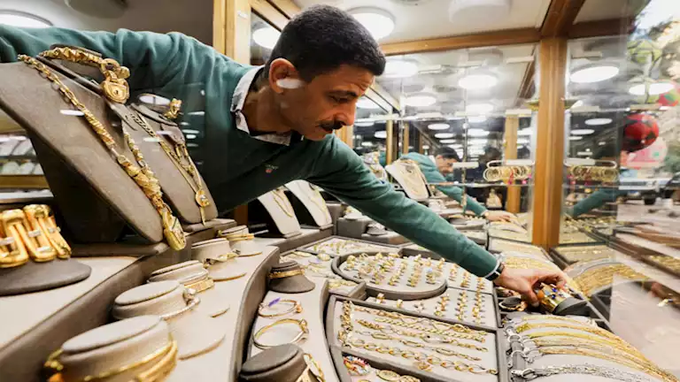 the-label-of-gold-rises-in-the-midst-of-monday’s-trading-2-6-2025