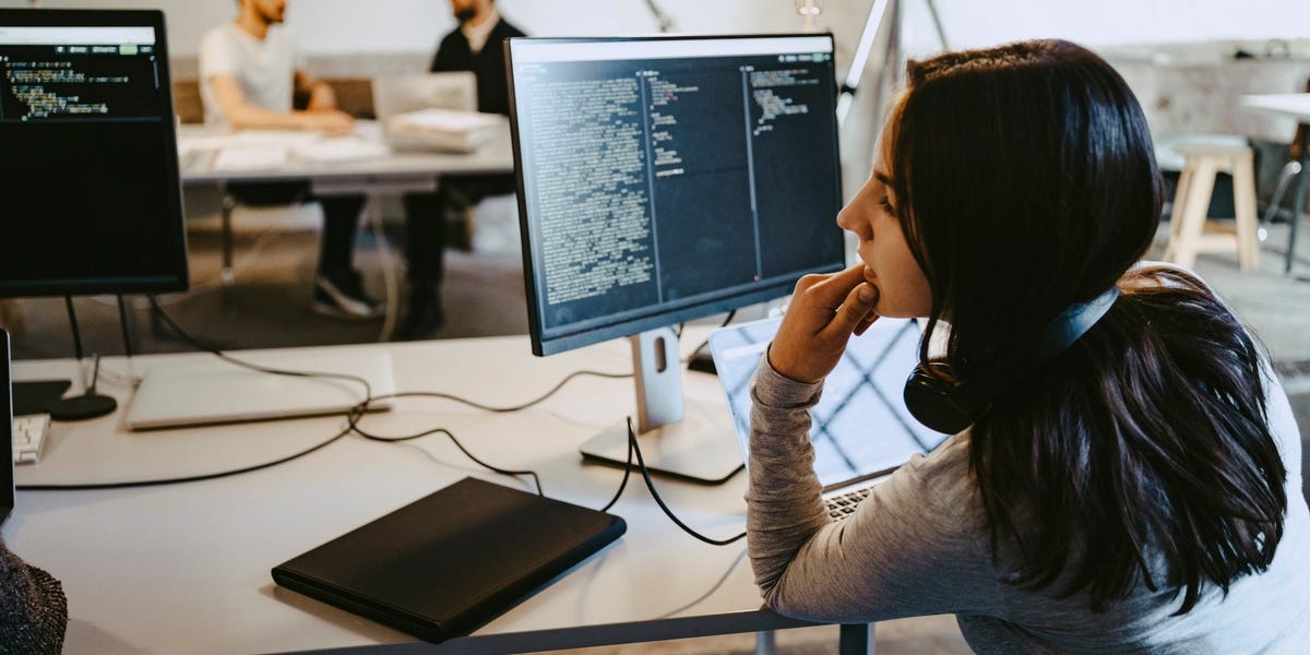 openai-engineer:-students-should-intern-at-both-big-tech-and-startups