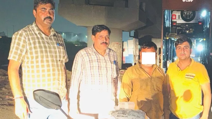 The smuggling of drugs hiding in Scooty’s Diggi has arrested police in Delhi Dhar – NCR drug trafficking in New -Delhi with Ganja and Charas arrested