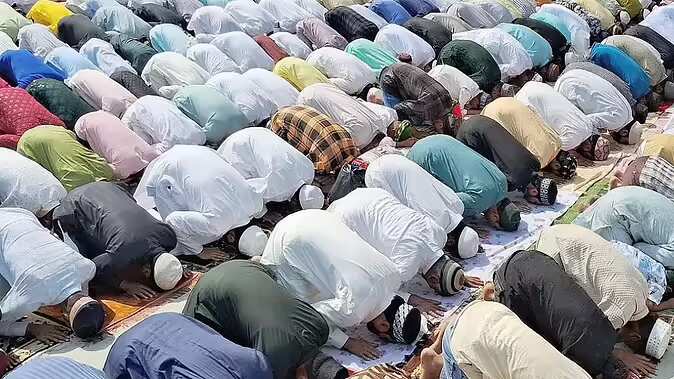 The meeting is held today in Shahi Jama Masjid, deciding to read Eid-ul-Azha prayers, knows what the whole thing is