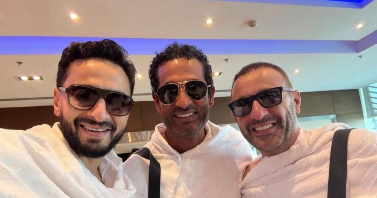 أحمد-السقا-وحمادة-هلال-وعمرو-سعد-بثياب-الإحرام-قبل-وقفة-عرفة