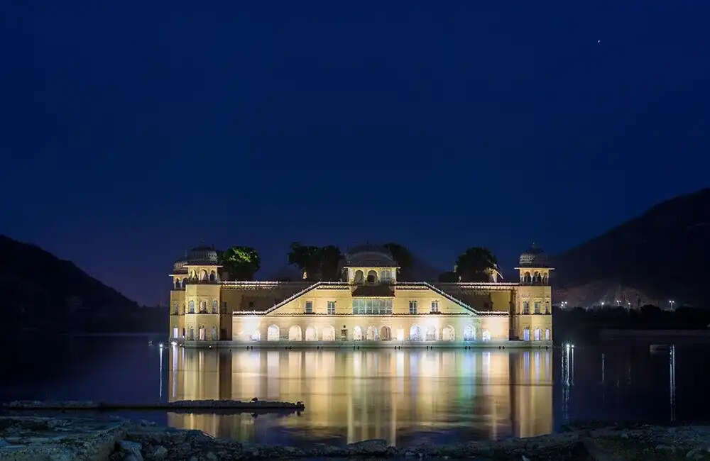 Is there a soul that is really captured in the basement under the Jal Mahal? Know the secret of this beautiful palace in the video