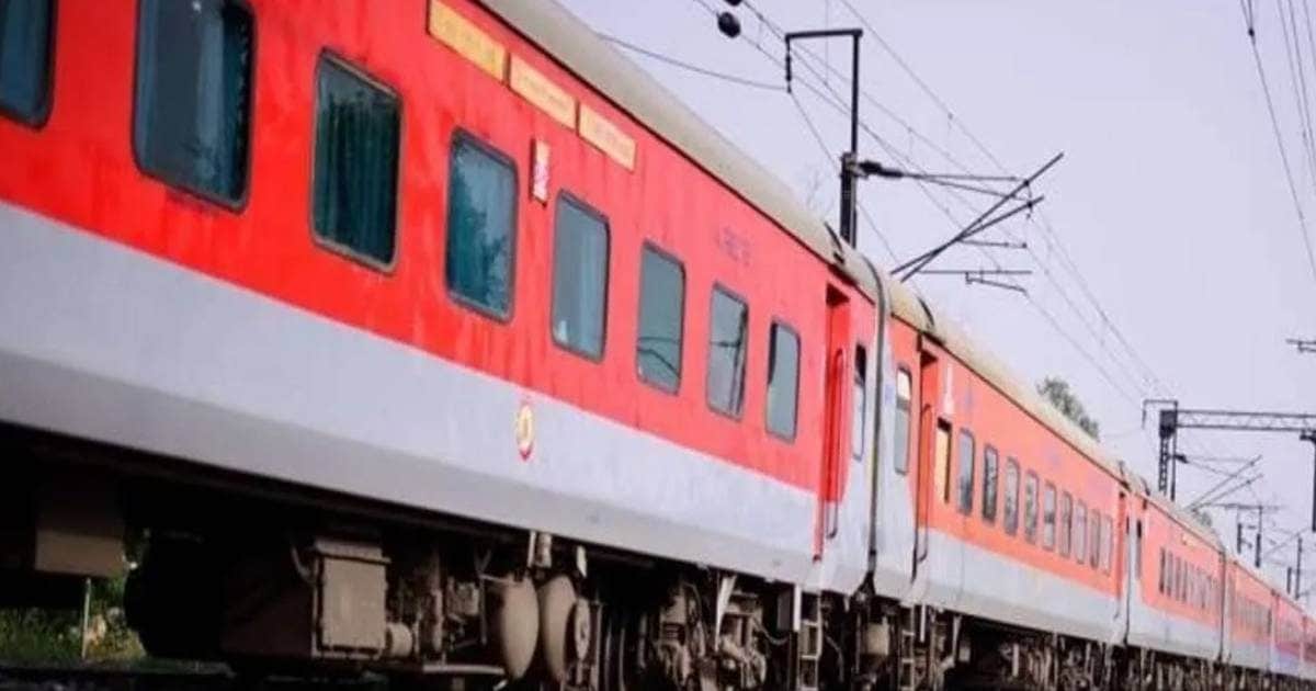 The woman sat with a suitcase in Rajdhani Express, in front of the station, Grp searched, Bhagam Bhag