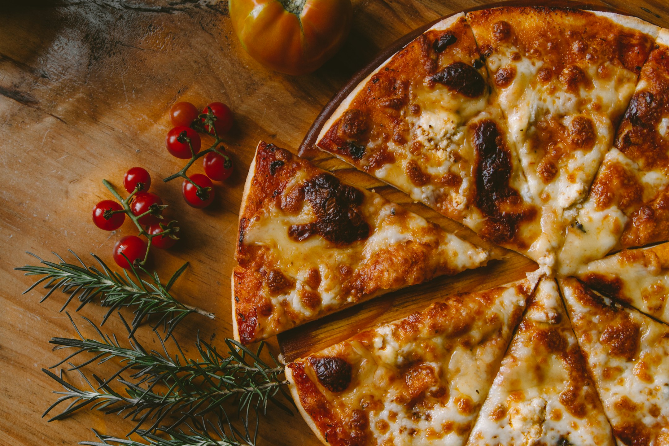 8 types of delicious pizza