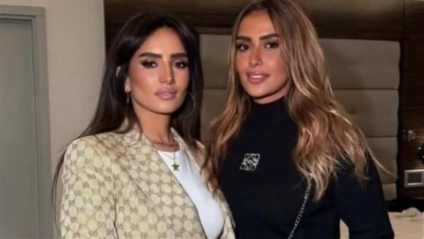 ياسمين-رضا-شقيقة-زينة-تترك-بصمتها-في-السجادة-الحمراء-لمهرجان-كان-السينمائينمائي