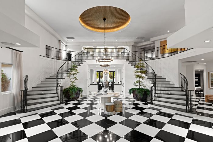 The Broker Seling The Keeping Up With The Kardashians House – ryan