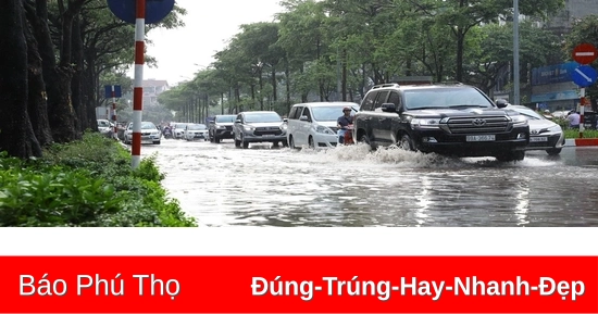 rain-showers,-thunderstorms-in-all-areas,-heavy-rains-in-hanoi