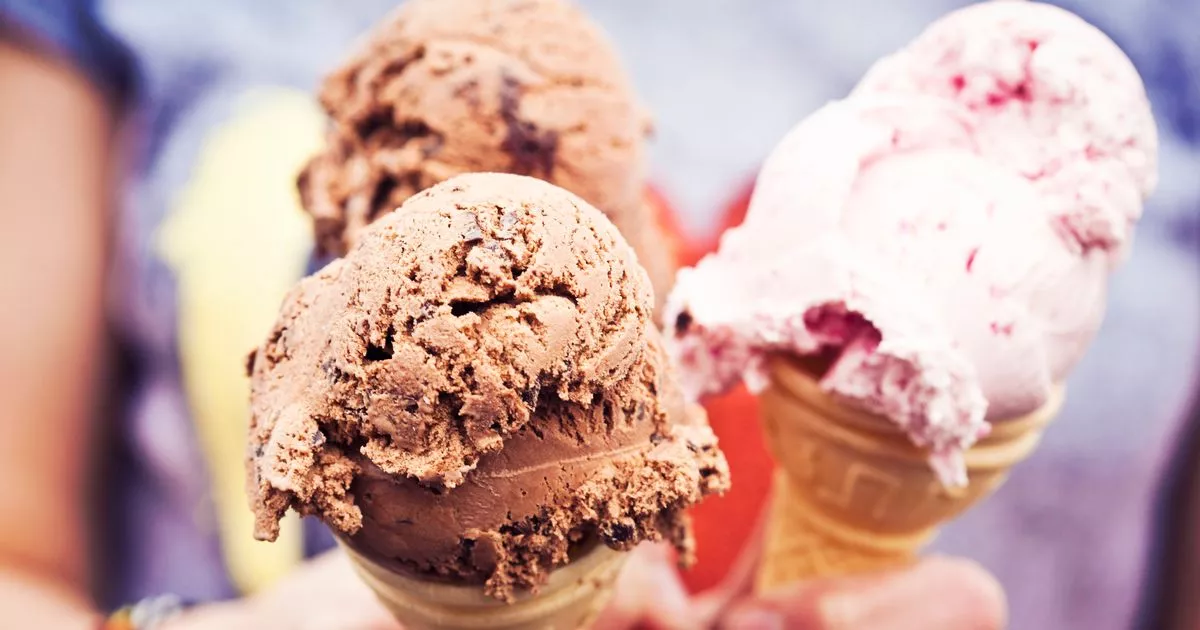 psychologist-reveals-what-your-ice-cream-eating-model-says-about-you