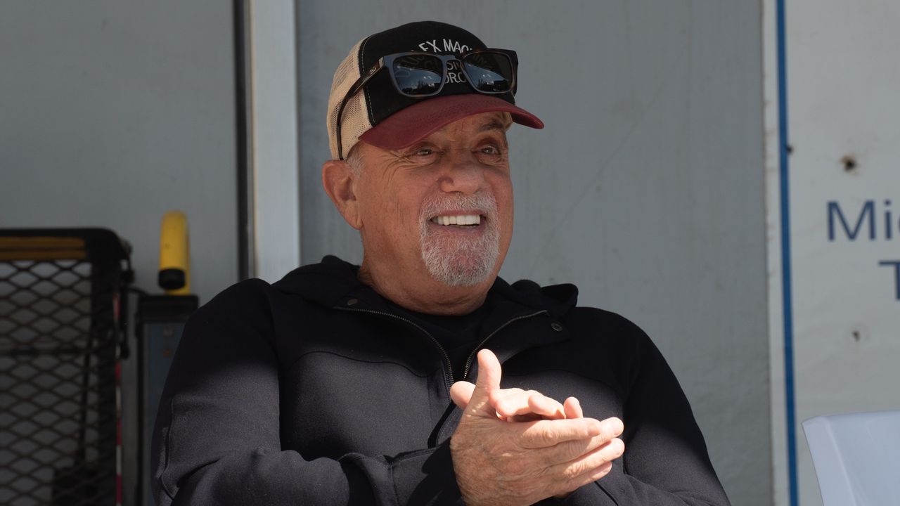 billy-joel-offloads-a-portion-of-his-waterfront-long-island-compound-for-$-7-million