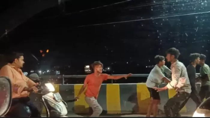Raebareli News: Police hit the young man with a belt and rent near the outpost, police missing – Raareli News Youth assaulted near Police Post No Police Intervention