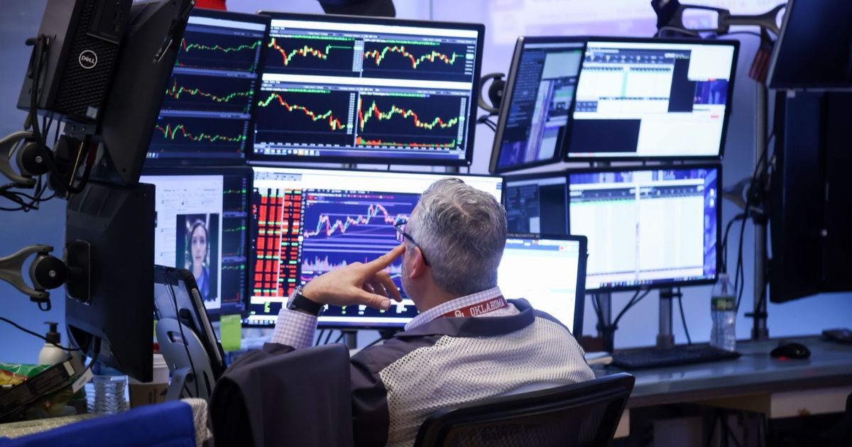 Asian stocks move with caution and waiting for the issuance of US work data