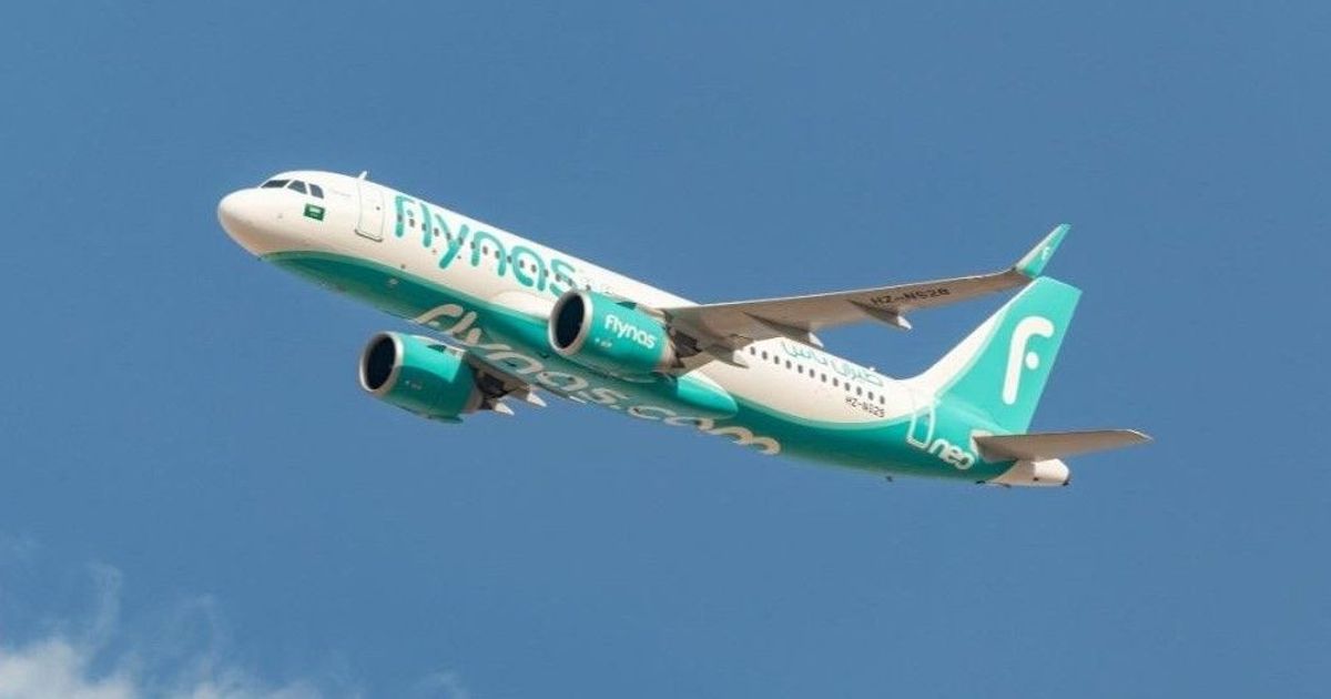 Gulf area between low -cost aircraft and hybrid model