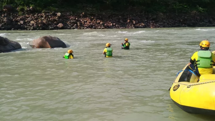 Delhi’s youth missing by drowning in the Ganges, Rishikesh comes with a female friend; Search Continue – Delhi – Yeug drowning in ganga at Rishikesh Search on