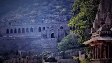 Know the narrow truth of Bhangarh fort in the video! Are there even the horrible practices of Tantra Mantra and Black Disciplines today?