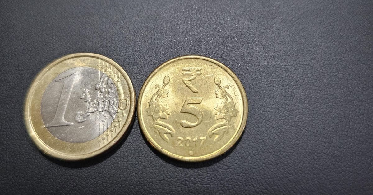 The person bought a soft drink by giving cash, the shop owner returned the money, when he left home, he flew the senses!