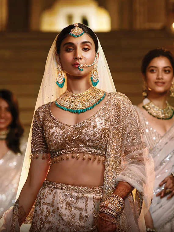 The bride rises from the left leg?