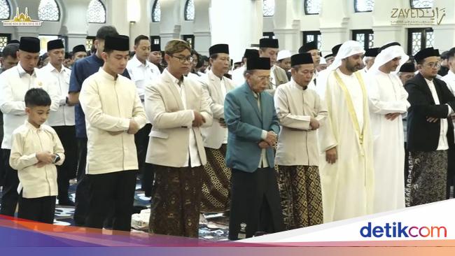 Gibran Eid Al -Adha Salat in Solo: Meet Kiai recorded from the mayor