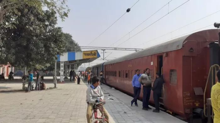 UP News: Accident of Varanasi -Passenger at the Pakhrauli Railway Station, the young man lost his leg; Lucknow referred – Sultanpur man loses leg in train accident at Pakharuli train station