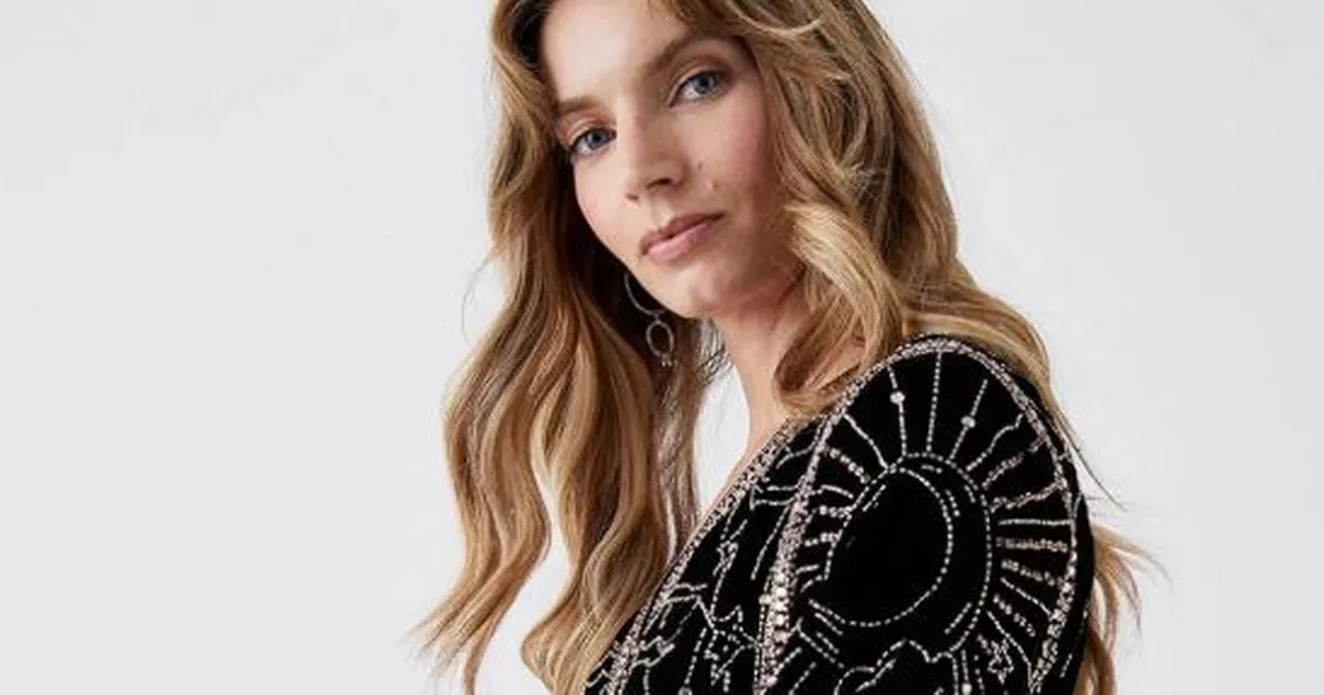 Debenhams Reductions ‘Stunning’ £ 199 Dress with ‘Gorgeous Embellishments’ to £ 55 – ryan