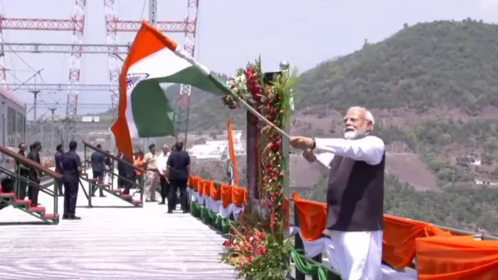 Live: PM Modi inaugurated the Chenab bridge by showing the Tricolor, the Eiffel Tower and Qutub Minar, either. PM Modi Inaugurate Chenab Bridge and Anji Khad Bridge launch two -Bharat in Jammu Kashmir for Srinagar for Srinagar