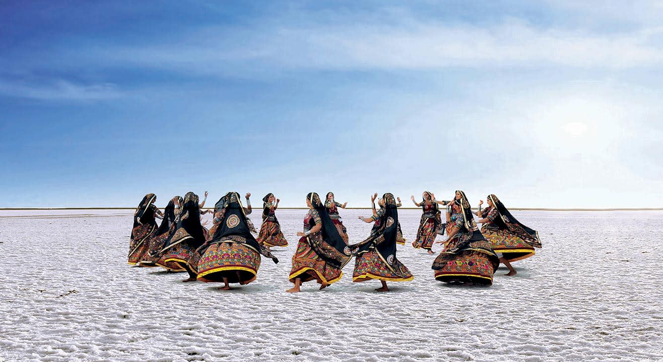 Explore the white desert of Kutch, will get peace by walking