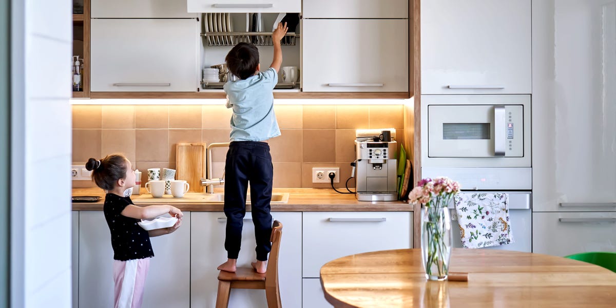 we-don’t-pay-ours-teens-allowance-to-form-household-chores