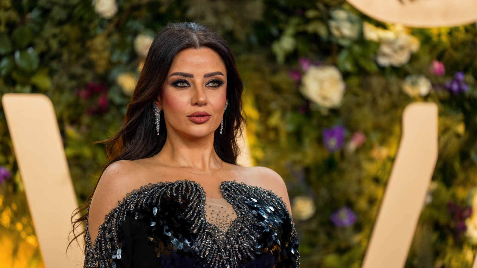 كيف أطلت رضوى الشربيني في برومو “هي وبس” بشكله الجديد؟
