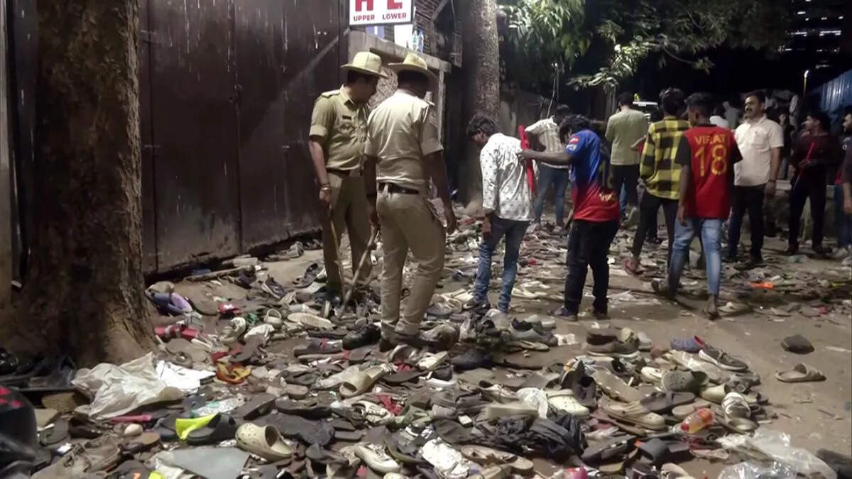 Bangaluru Stampede case caused Ruckus due to the first arrest, police arrested RCB marketing chief of the airport