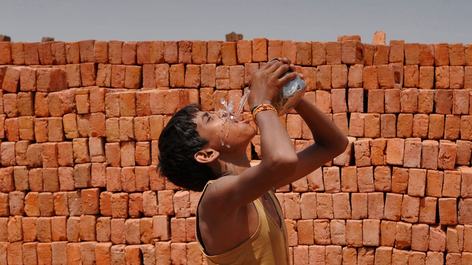 Again update: Northern India wires for heatwave; Thunderstorms, rain in the east and south, says IMD | Today news