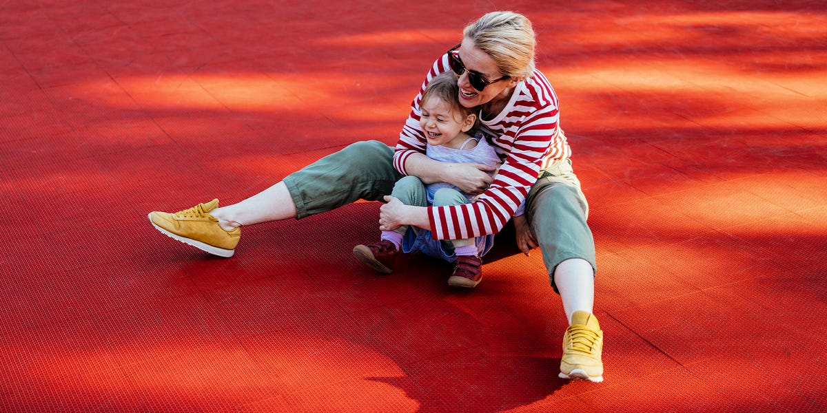 i’m-an-older-mom-and-my-diminutive-toddlers-withhold-with-active