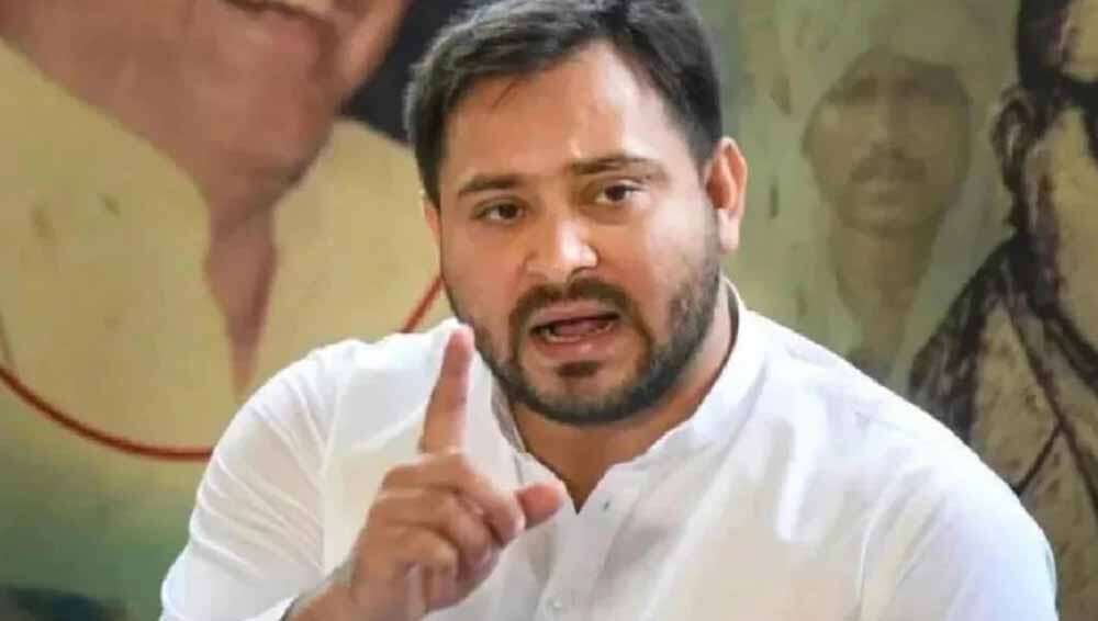 Break news: Tejashwi Yadav has survived now, the truck collided in the convoy, accident occurred while returning from Madhepura to Patna
