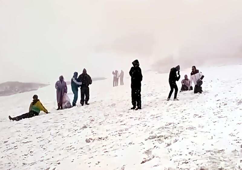 Snowfall Fun, Snowfall at Rohtang Pass ends the summer season