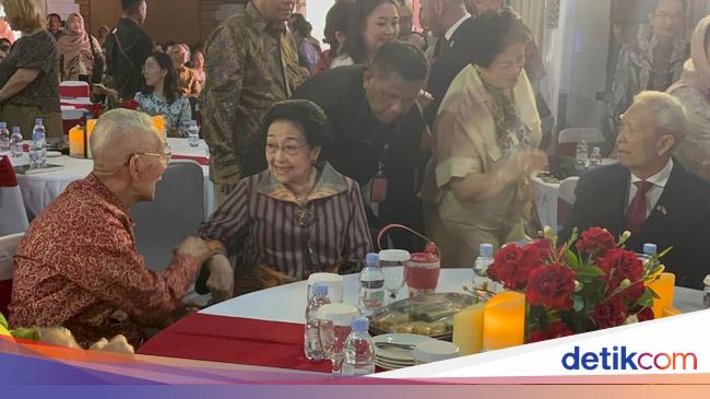 Megawati attended the Guntur Soekarnoputra exhibition, there was Sutrisno-Fadli Zon Try Sutrisno-Fadli