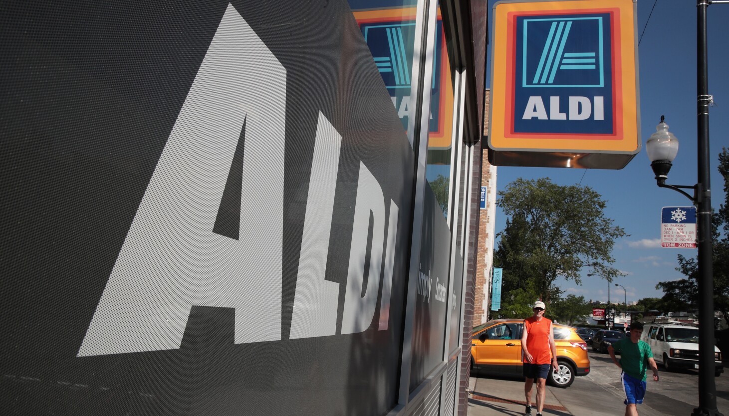aldi-cuts-its-prices-for-the-summer,-up-to-33%-off-400+-objects