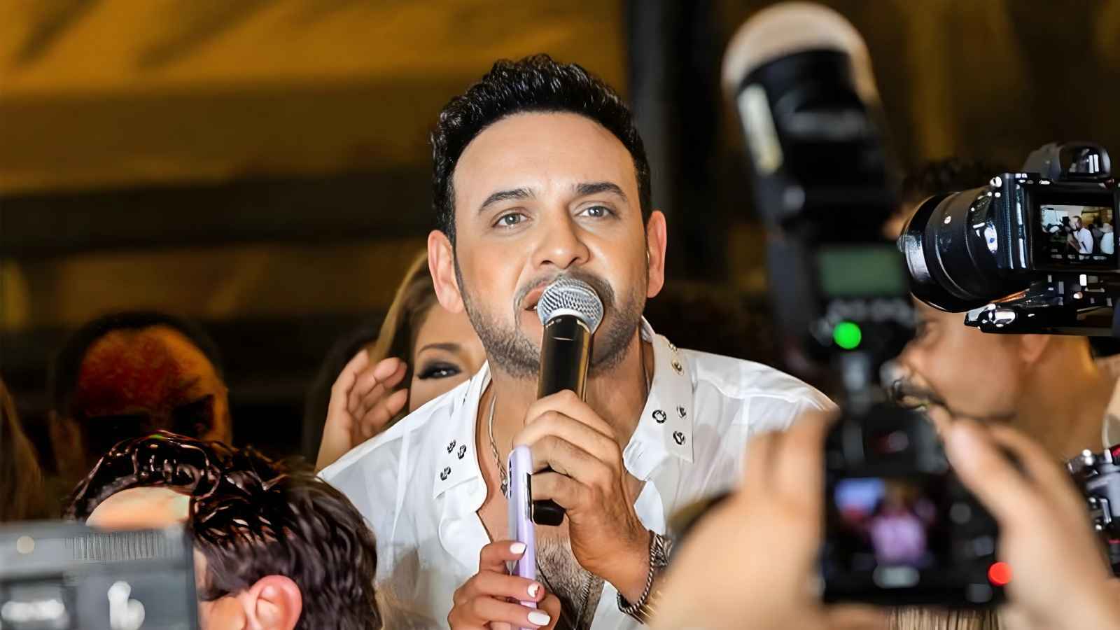 حرص الفنان المصري مصطفى قمر على الاحتفال بعيد ميلاد زوجته غادة رزق، حيث نشر عبر حسابه في منصة…