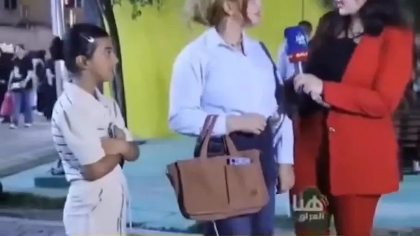 “يلجمالك سومري” أحلام و شذى حسون تساندان الطفلة العراقية رندة بعد وصف أمها لها بال”الجلحة” في…