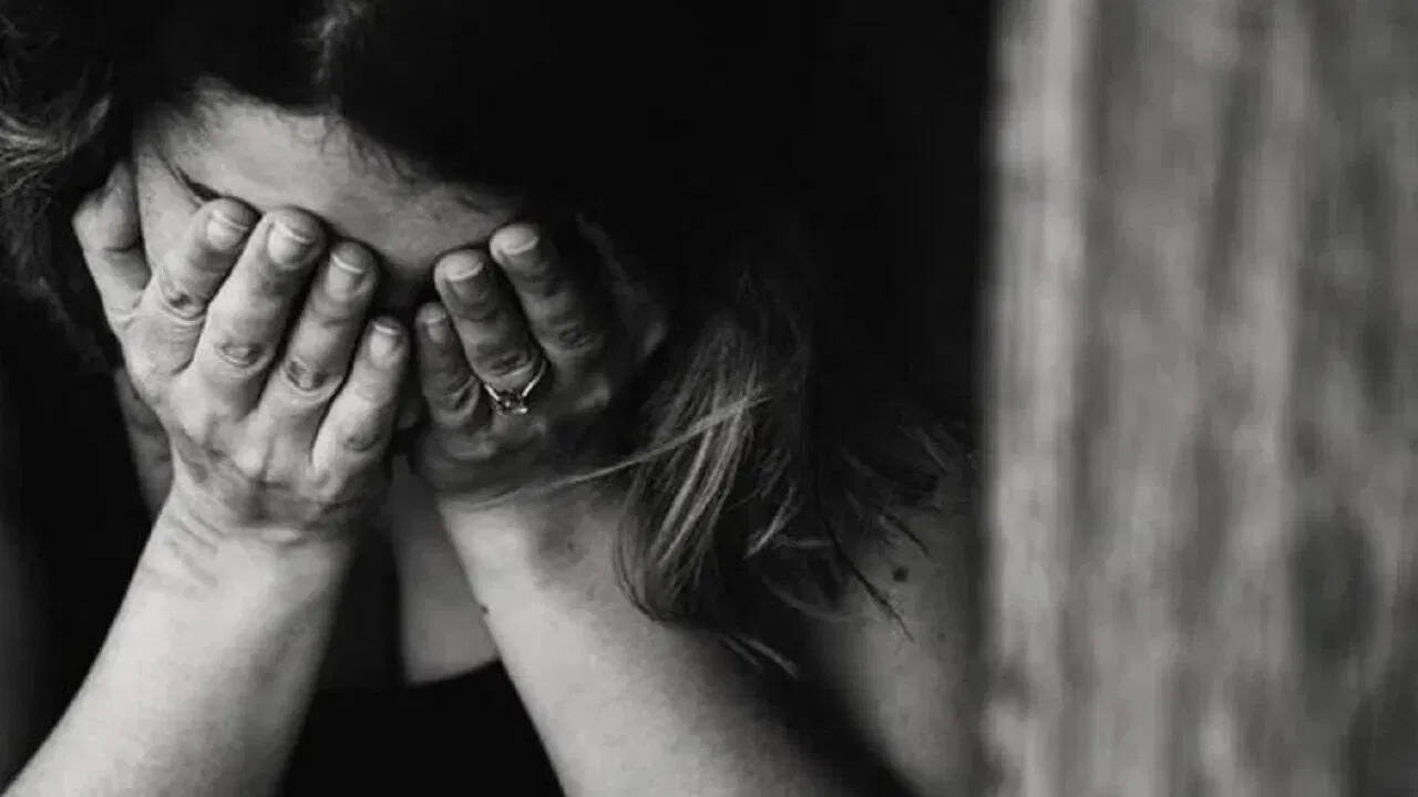 Teacher does porn gestures, stop on the way, ask to meet … The troubled student committed suicide