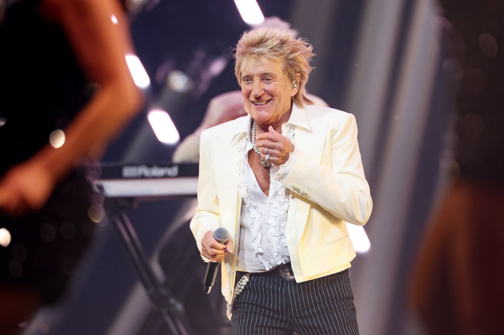 rod-stewart-cancels-string-of-us-gigs-before-glastonbury-slot