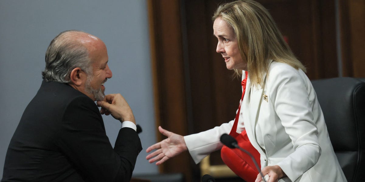 howard-lutnick-debates-the-put-bananas-can-be-grown-in-the-us