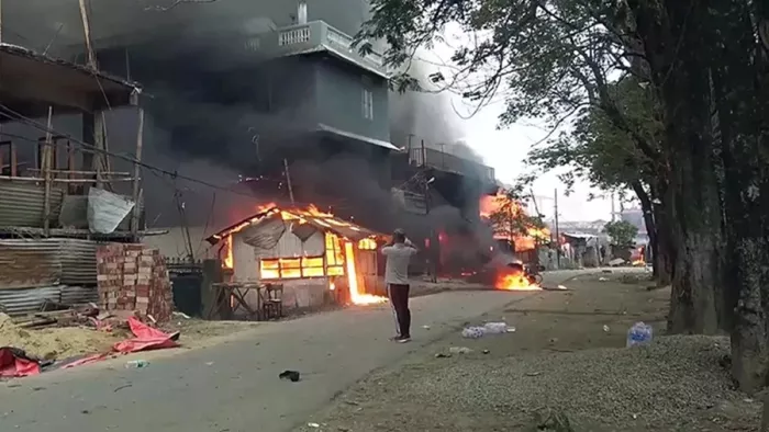 Manipur: Tensions in Imhal after the arrest of the leader of the Maetayi organization, protesters on the street; Internet Off – Protests originated in Manipur against arrest of Arambai Tengol