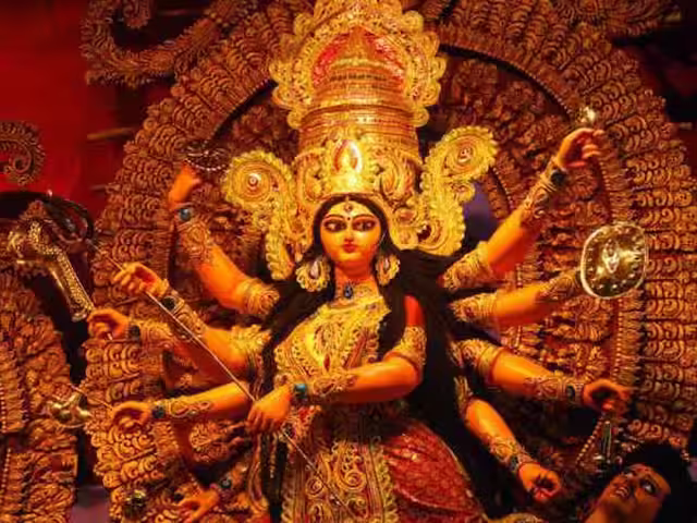 Have you ever wondered why Mother Durga is shown with eight hands? Look at the deepened secret that is hidden behind it in 2 minutes of viral footage
