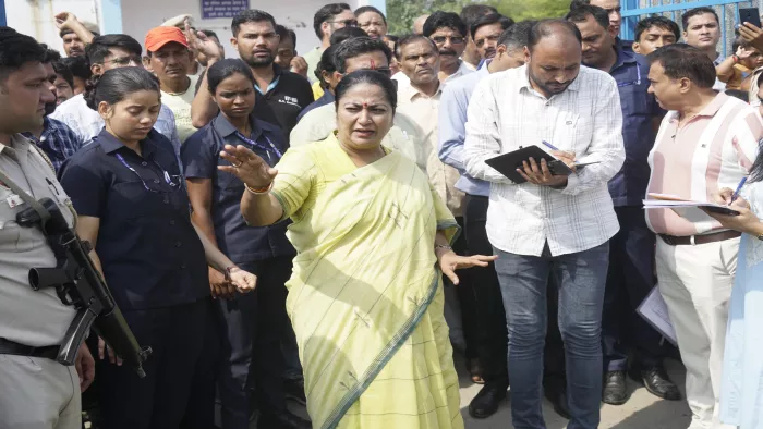 ‘Krotbuils will be removed, but first …’, after catching up with the Madrasi camp, CM Relha Gupta – NCR New Delhi City cm assured housing before demolishing slopes