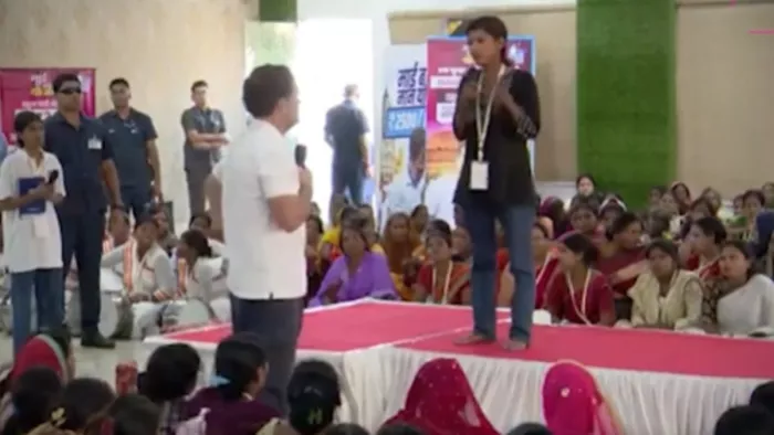 Rahul Gandhi: Bihar’s ‘Road Girl’ became viral again, Rahul Gandhi also became Riya’s fan – Riya Paswan and Rahul Gandhi interaction became in Bihar Viral