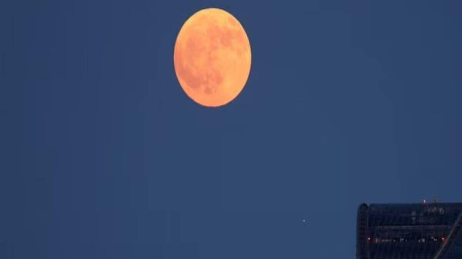 Strawberry Moon 2025: When and where to look at June’s last full moon | Today news
