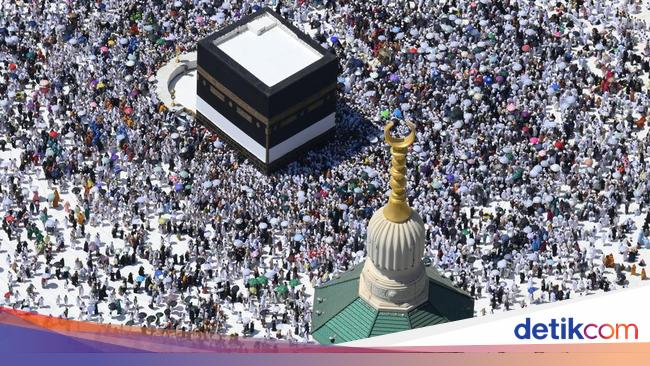 The sacred mosque is very compact, pilgrims are asked to stay in the hotel until June 9