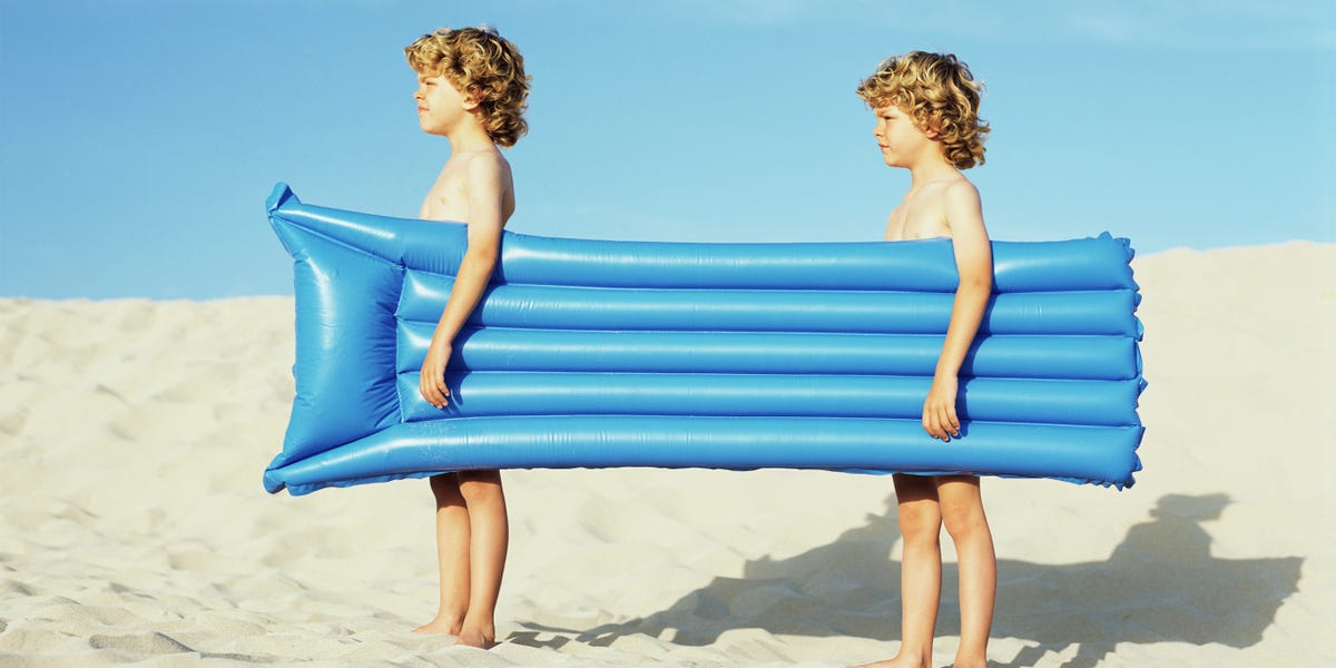 i-spent-18-years-making-streak-my-identical-twins-had-their-possess-identities