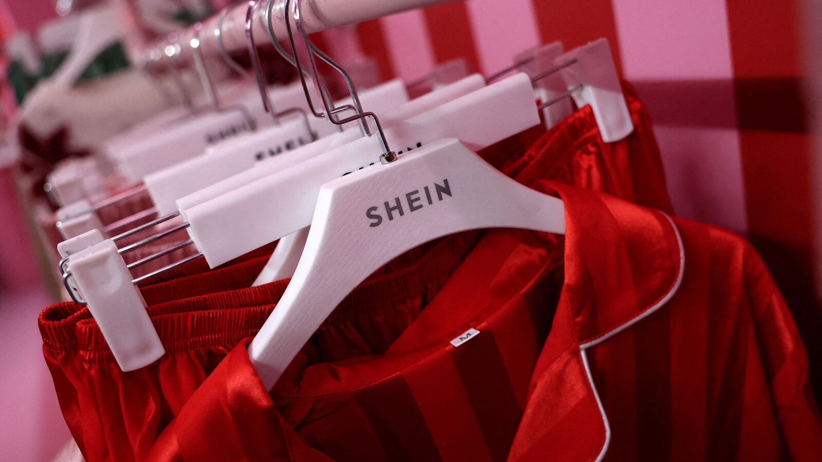 Shein with a direct battle aims to sell clothes abroad within a year: Report | Company Business News