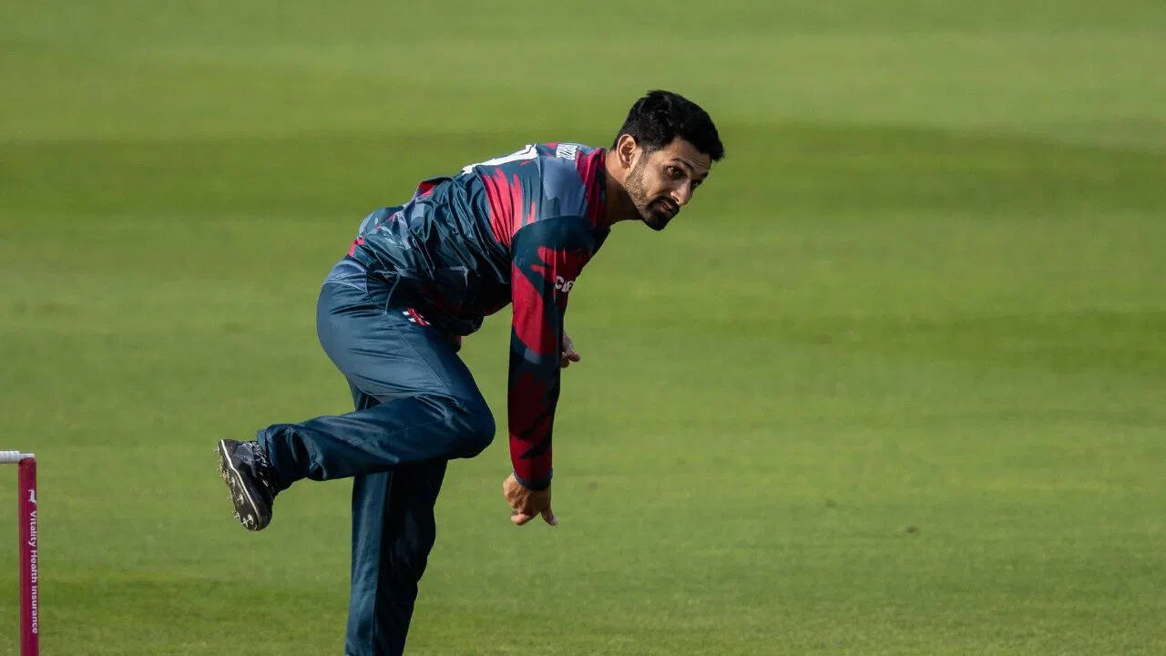 Coach got up with veteran players from Pakistan and made dirty comments in Live Match