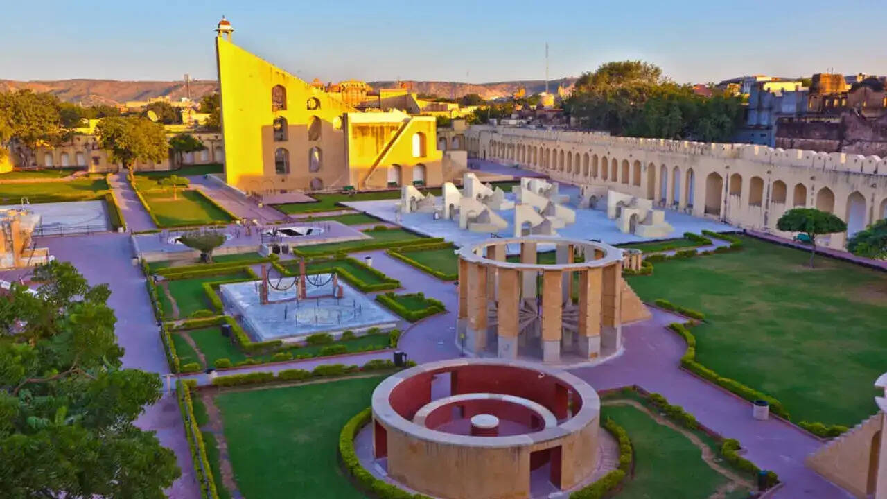 Jaipur makes a plan to visit Jantar Mantar, so about the right time, access fees and mysterious instruments in this 3-minute video