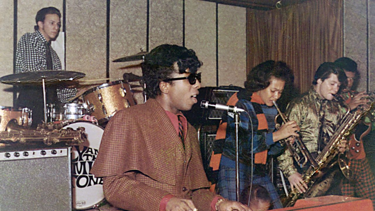 sly-and-the-family-stone-to-release-weaarted-1967-dwell-album